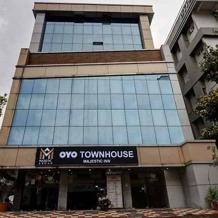Oyo Townhouse 595 Majestic Inn Kochi Luaran gambar
