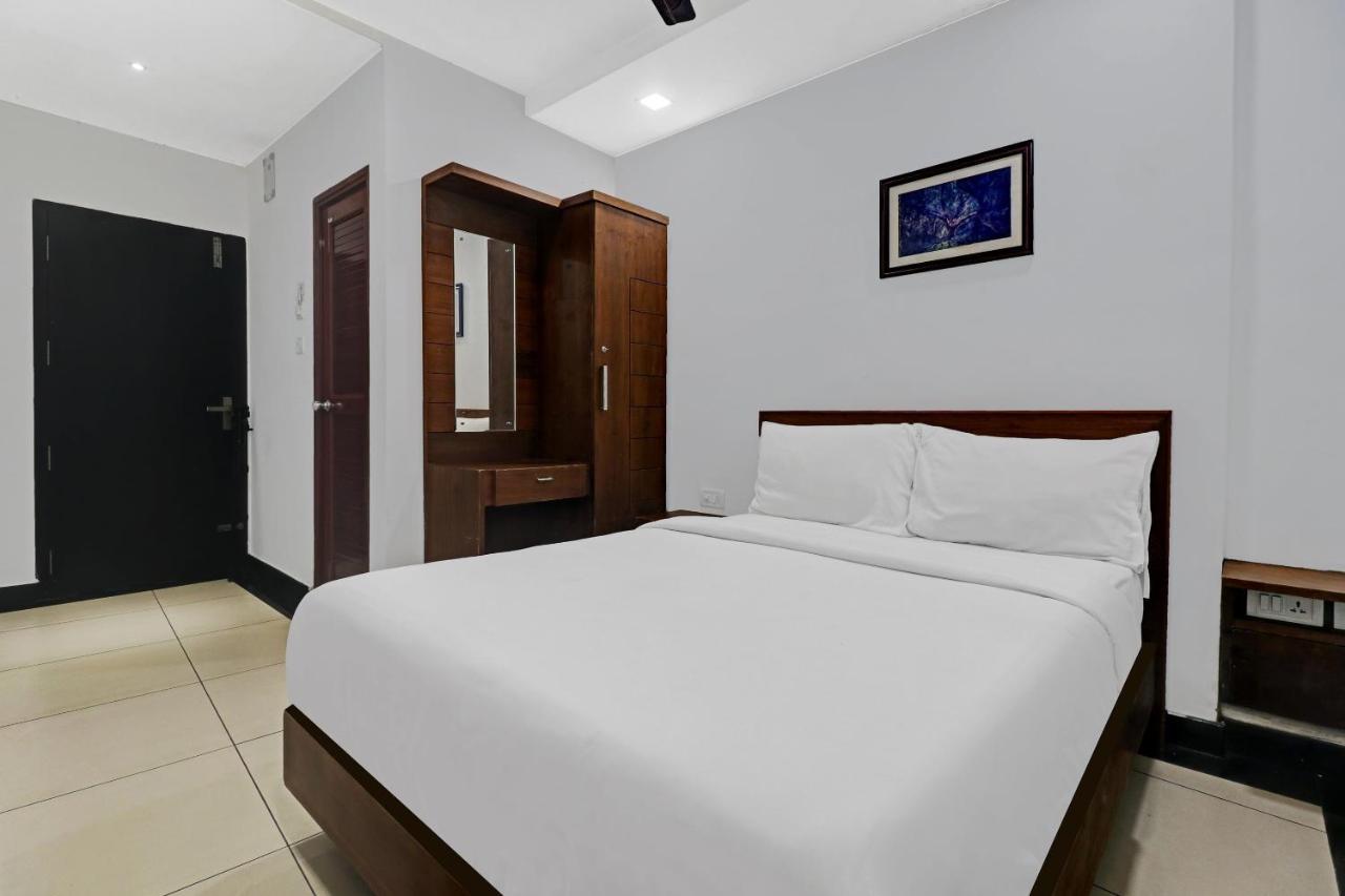 Oyo Townhouse 595 Majestic Inn Kochi Luaran gambar