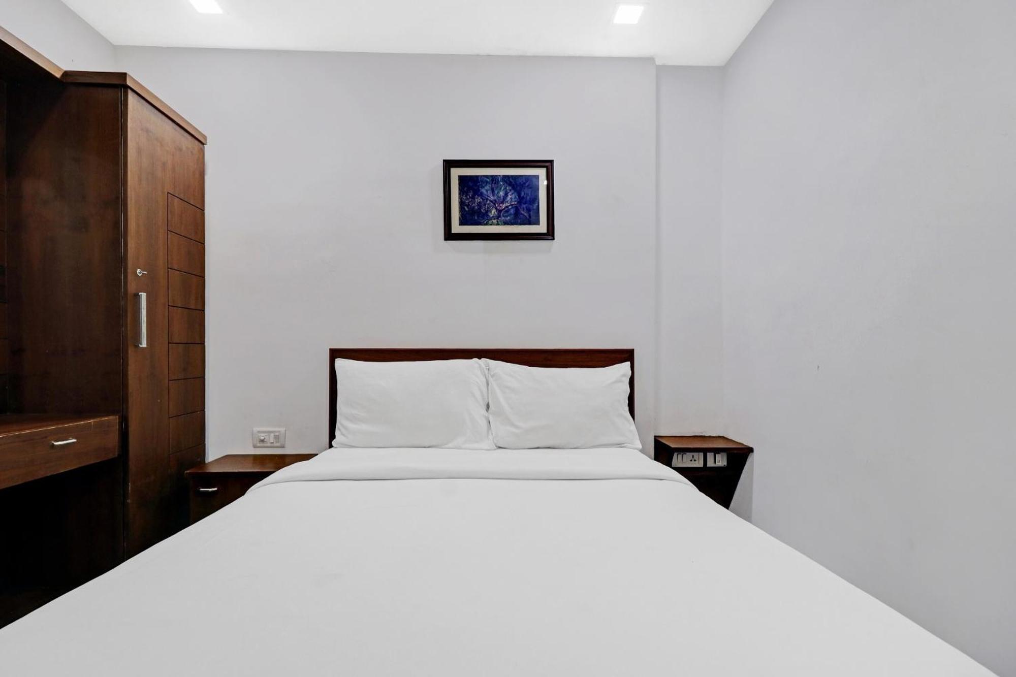 Oyo Townhouse 595 Majestic Inn Kochi Luaran gambar