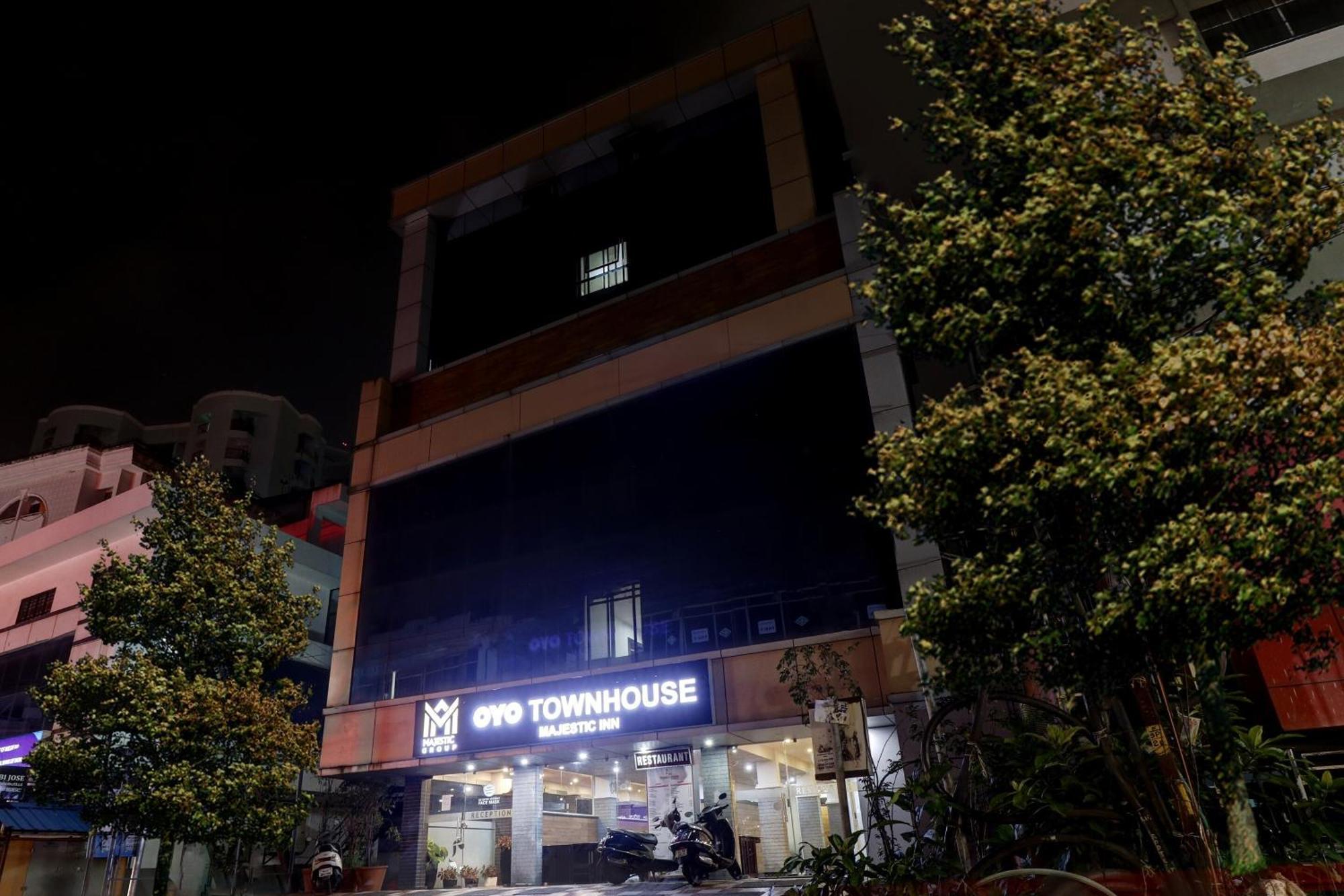 Oyo Townhouse 595 Majestic Inn Kochi Luaran gambar