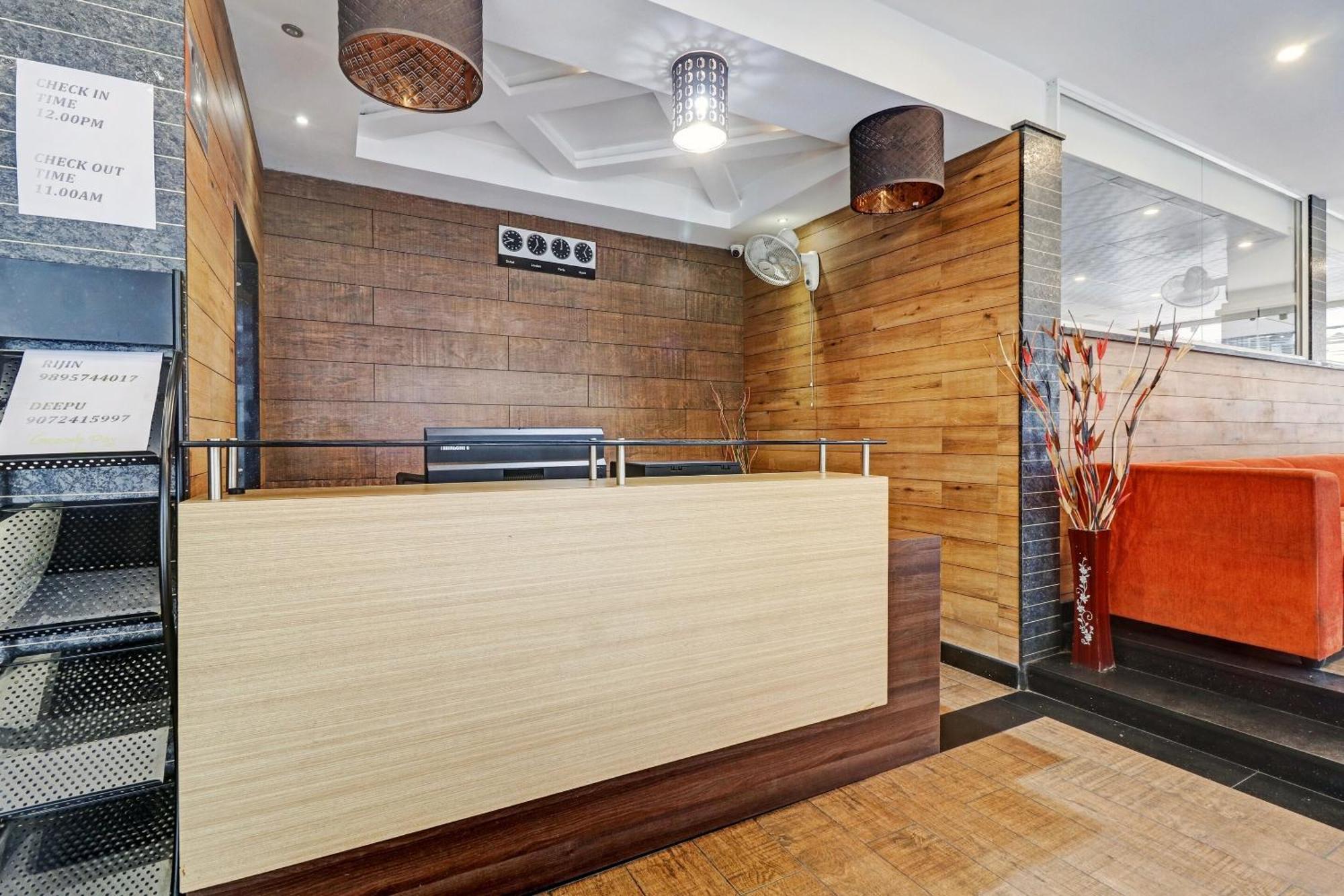 Oyo Townhouse 595 Majestic Inn Kochi Luaran gambar